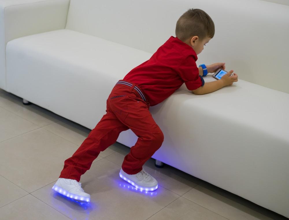 بستان عد الحشرات صحي  LED-es világító cipők – megéri őket megvenni a gyereknek? | Blog ecipo.hu