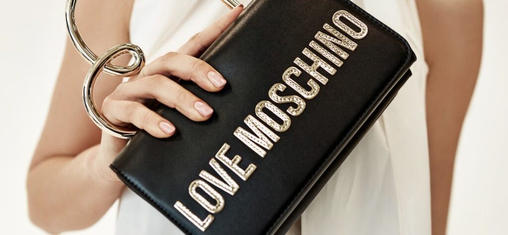 Fekete Love Moschino logós táska