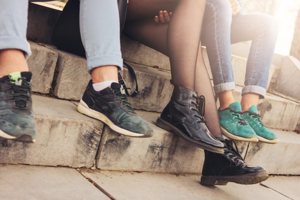 A trendek jelentősége: milyen cipőt vásároljunk tizenéveseknek?
